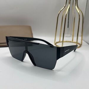 Burberry Black Sunglasses unisex